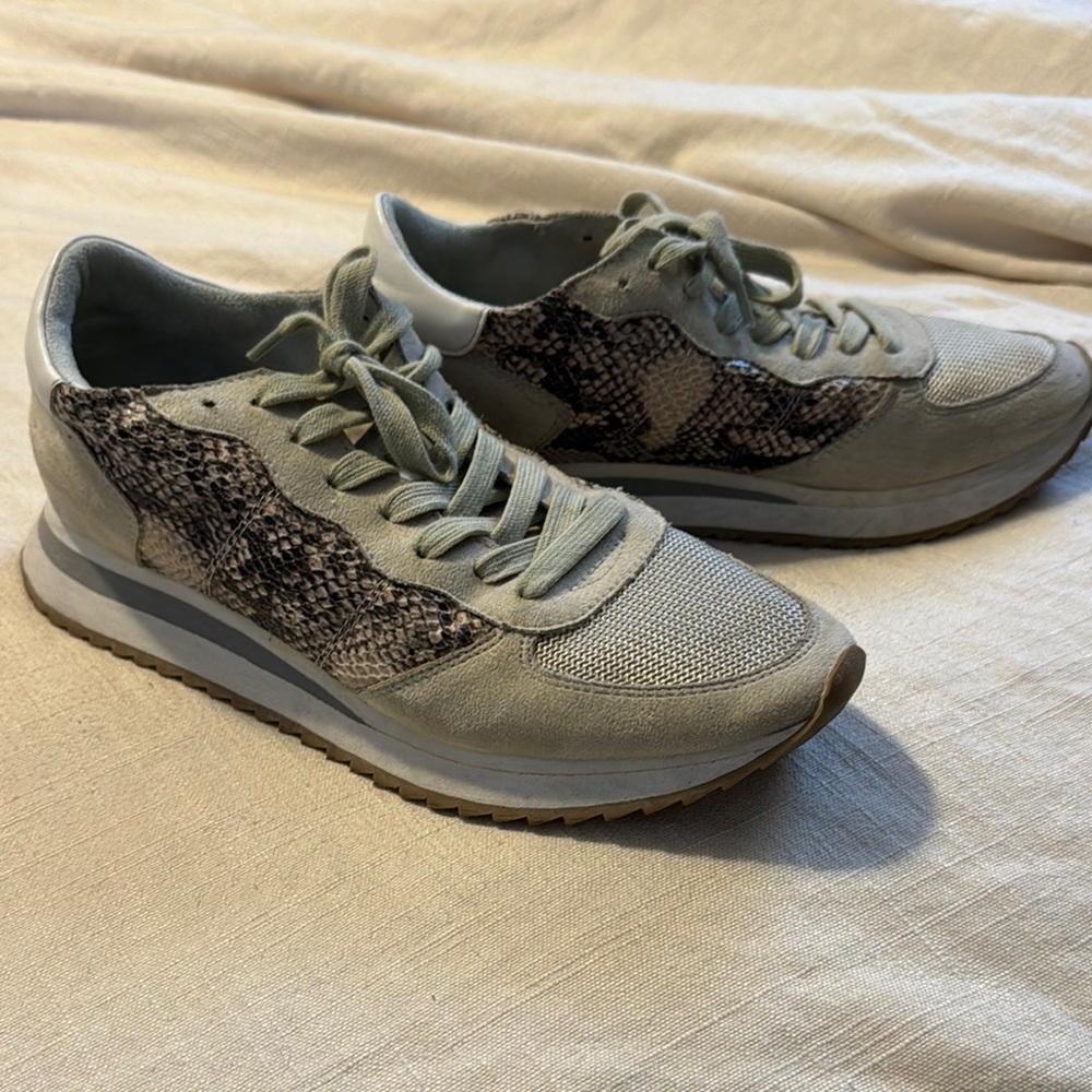 Stylish Women's Sneakers in Olive and Snake Print
